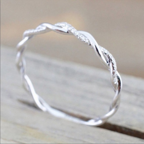 TWISTED 925 STERLING SILVER DIAMOND RING, CUTE RING, SHINY RING. - Picture 2 of 3